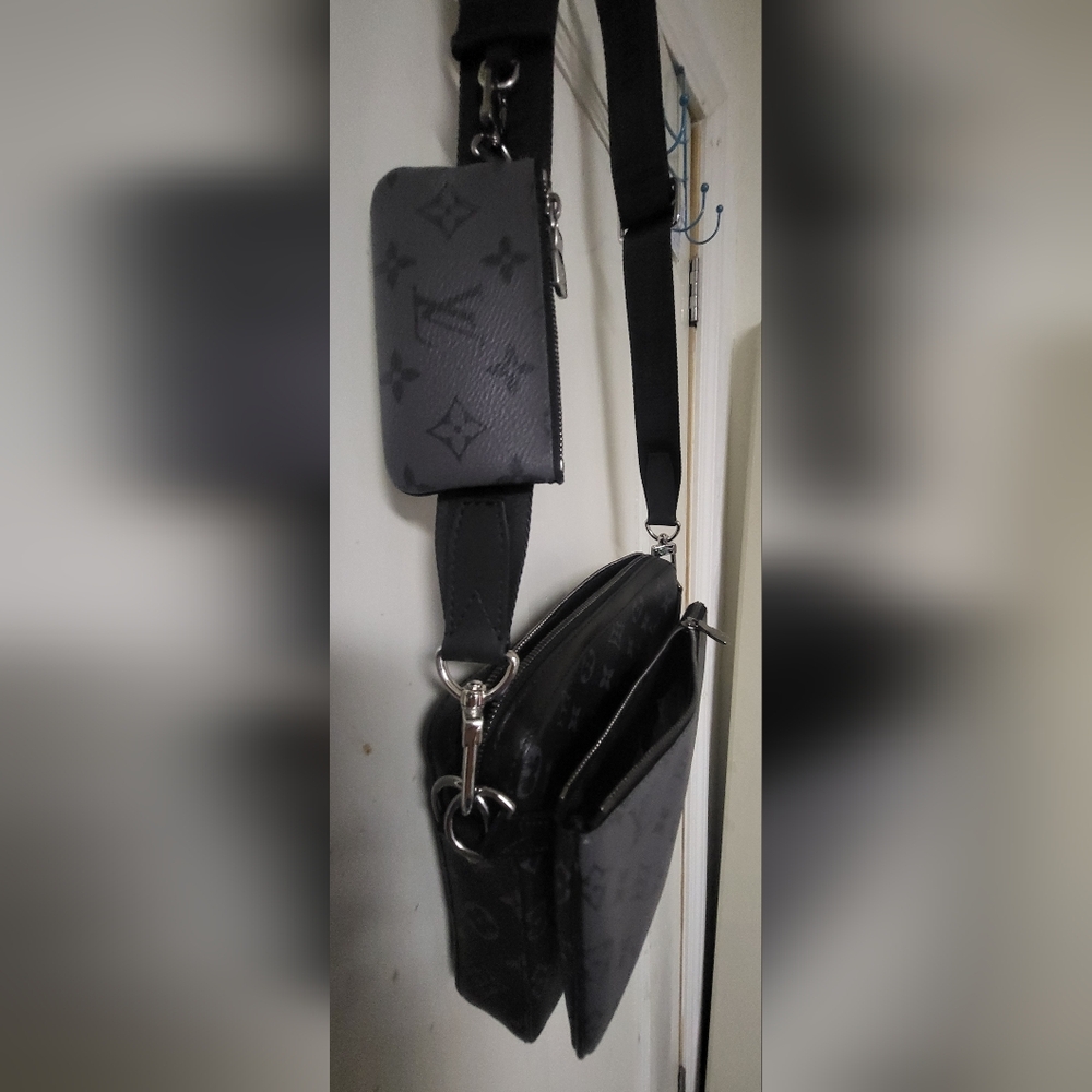 authentic LOUIS VUITTON Trio Messenger bag - Picture 2 of 14